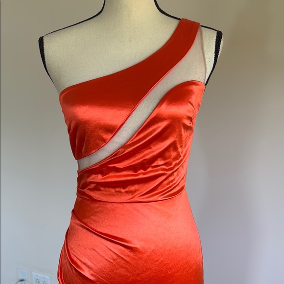 Elegant One-Shoulder Red Dress - Picture 1 of 5
